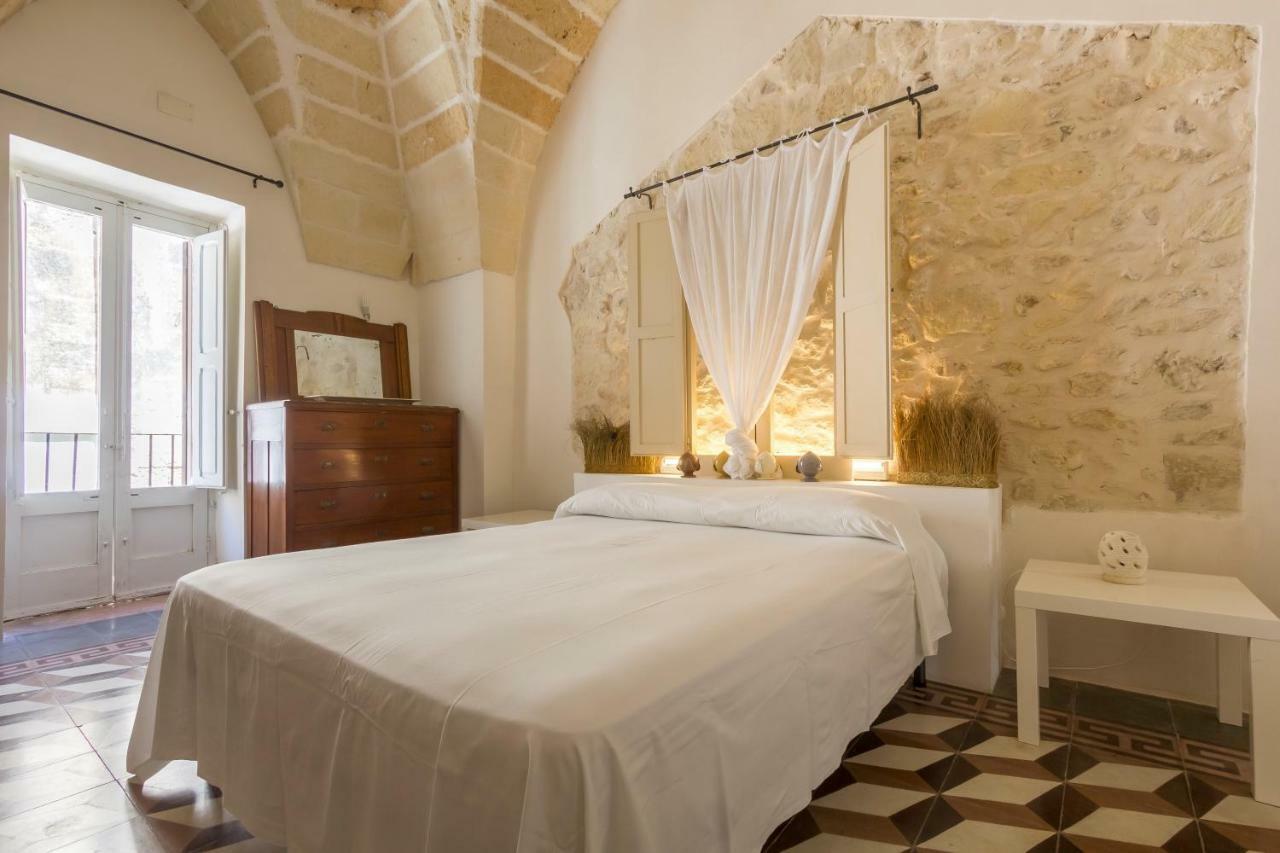 Explore The Historic City On Foot From An Old Town House Lecce Exterior foto