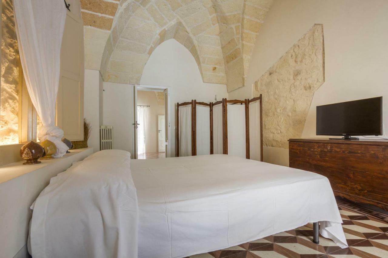 Explore The Historic City On Foot From An Old Town House Lecce Exterior foto