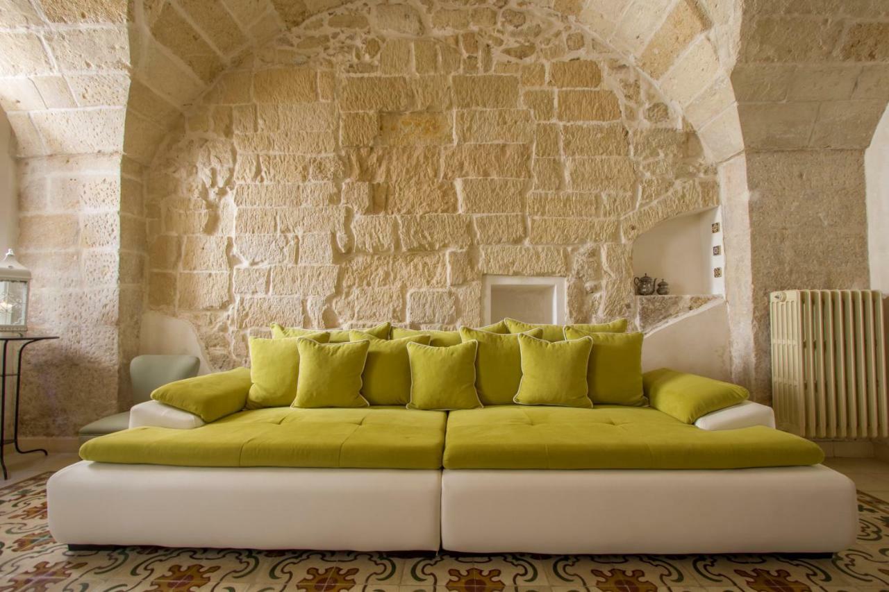 Explore The Historic City On Foot From An Old Town House Lecce Exterior foto