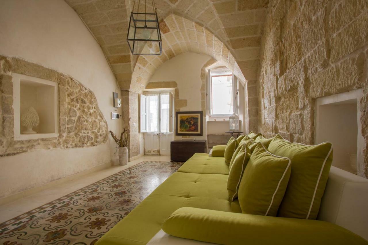 Explore The Historic City On Foot From An Old Town House Lecce Exterior foto