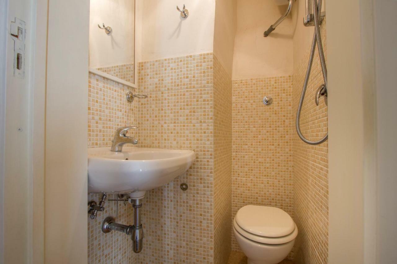 Explore The Historic City On Foot From An Old Town House Lecce Exterior foto